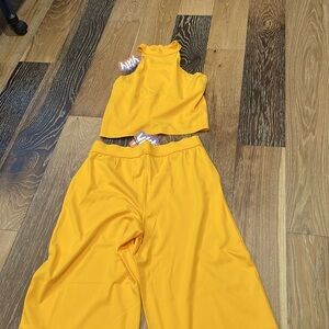 Yitty Brand from Fabletics. Never used top and bottom.